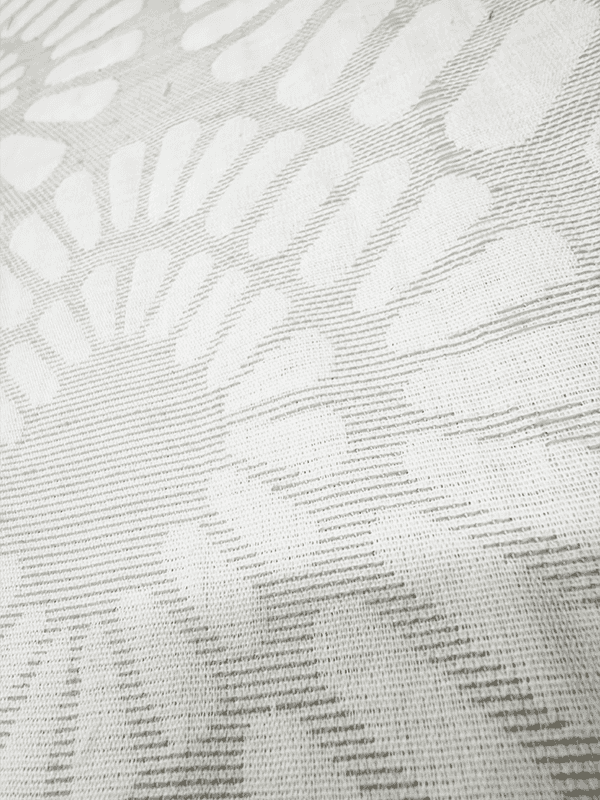 Tissu circulaire avec éventails entrelacés de différentes tailles